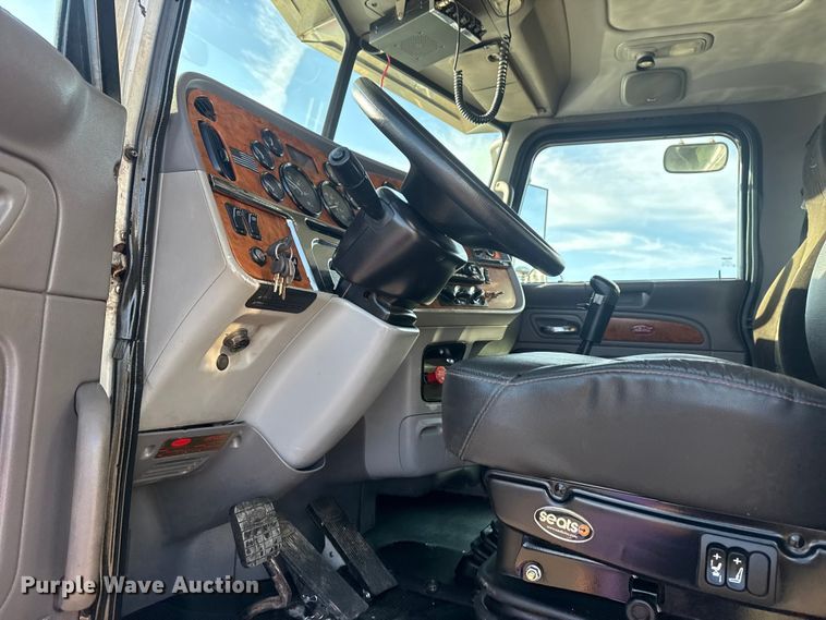 image for item EG2117 2008 Peterbilt 367 grapple crane truck