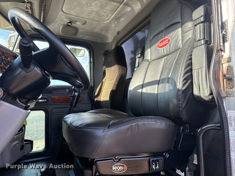 image for item EG2117 2008 Peterbilt 367 grapple crane truck