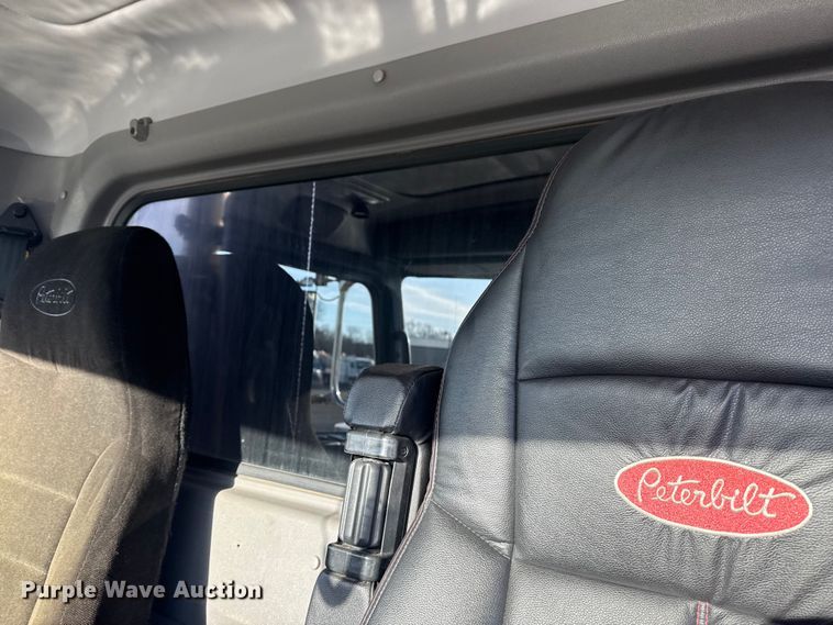 image for item EG2117 2008 Peterbilt 367 grapple crane truck