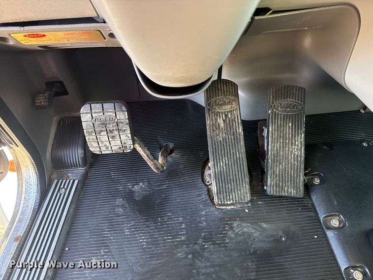 image for item EG2117 2008 Peterbilt 367 grapple crane truck