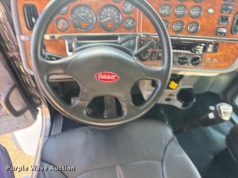 image for item EG2117 2008 Peterbilt 367 grapple crane truck