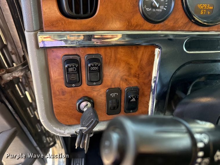 image for item EG2117 2008 Peterbilt 367 grapple crane truck