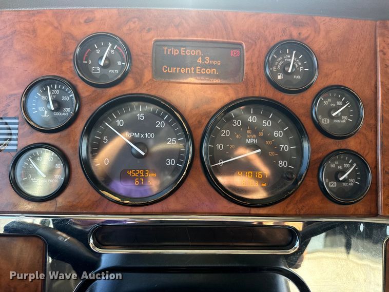 image for item EG2117 2008 Peterbilt 367 grapple crane truck