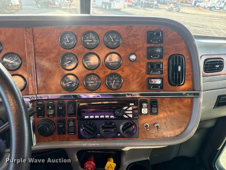 image for item EG2117 2008 Peterbilt 367 grapple crane truck