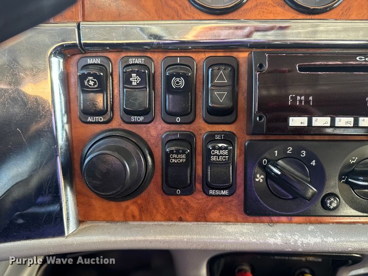 image for item EG2117 2008 Peterbilt 367 grapple crane truck