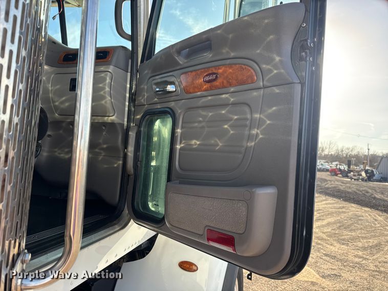 image for item EG2117 2008 Peterbilt 367 grapple crane truck