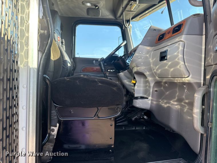 image for item EG2117 2008 Peterbilt 367 grapple crane truck