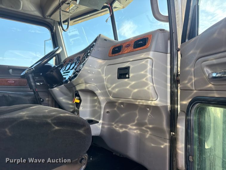 image for item EG2117 2008 Peterbilt 367 grapple crane truck