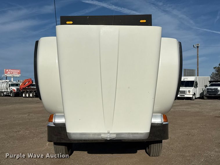 image for item EG2117 2008 Peterbilt 367 grapple crane truck