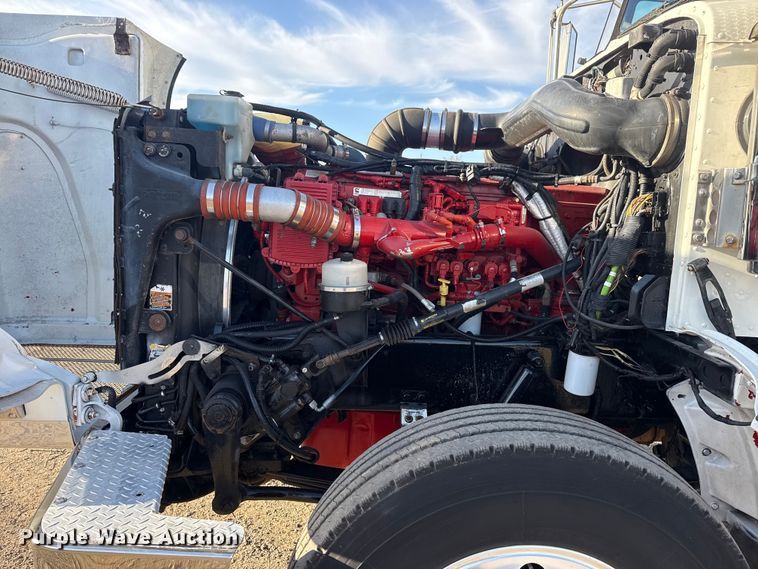 image for item EG2117 2008 Peterbilt 367 grapple crane truck