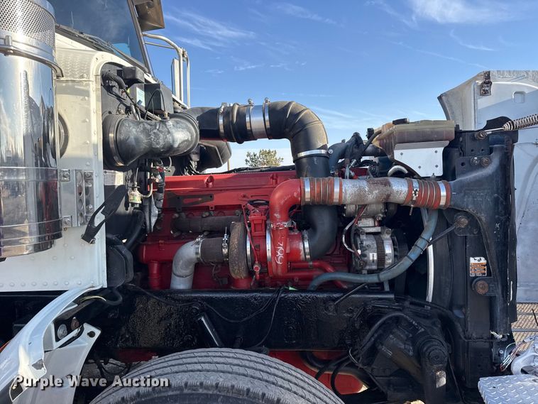 image for item EG2117 2008 Peterbilt 367 grapple crane truck