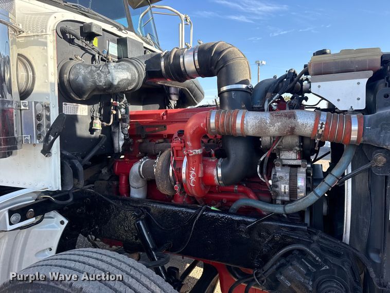 image for item EG2117 2008 Peterbilt 367 grapple crane truck