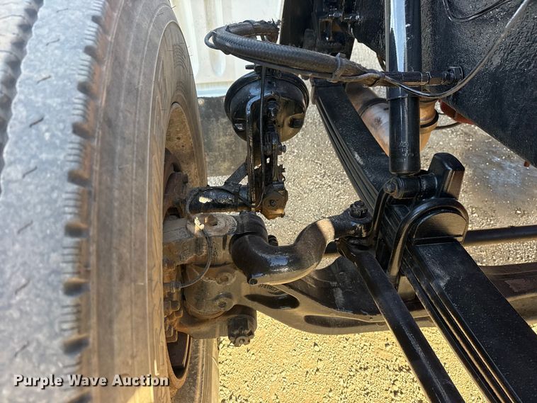 image for item EG2117 2008 Peterbilt 367 grapple crane truck