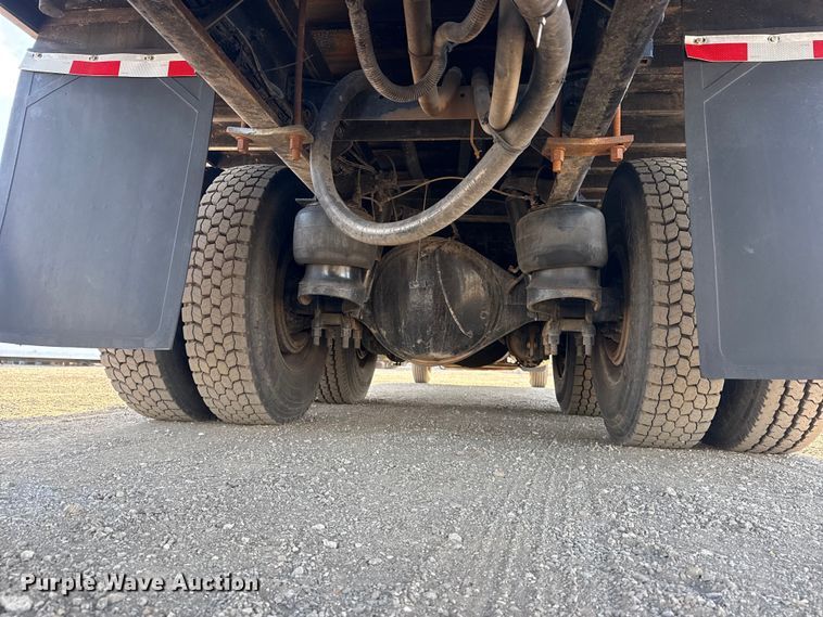 image for item EG2117 2008 Peterbilt 367 grapple crane truck