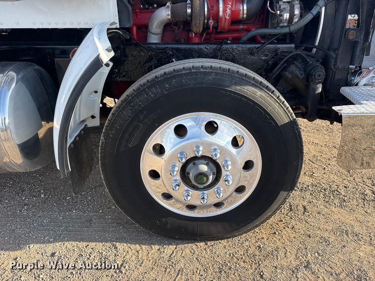 image for item EG2117 2008 Peterbilt 367 grapple crane truck