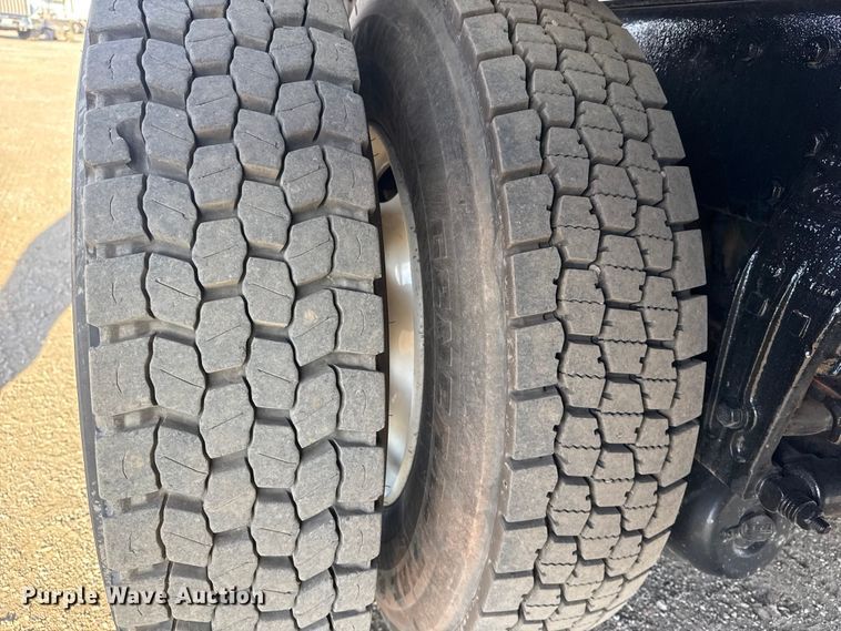 image for item EG2117 2008 Peterbilt 367 grapple crane truck