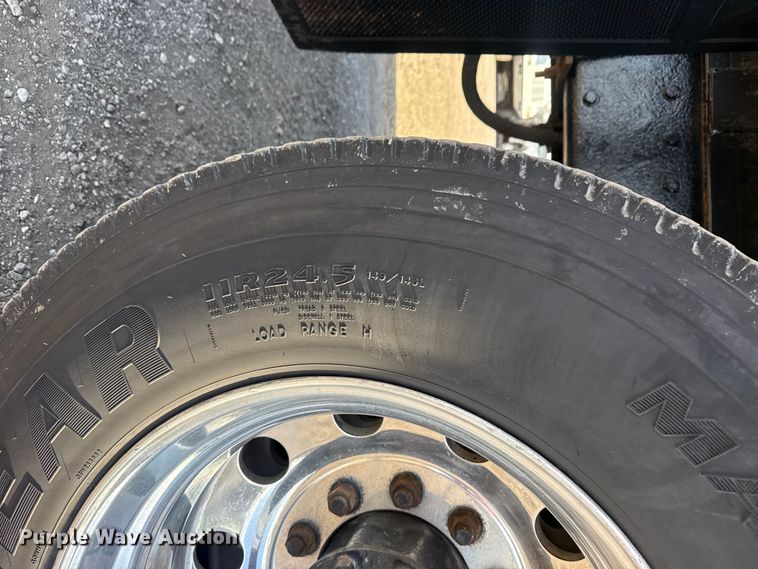 image for item EG2117 2008 Peterbilt 367 grapple crane truck