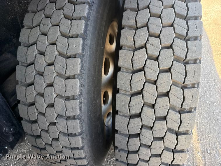 image for item EG2117 2008 Peterbilt 367 grapple crane truck