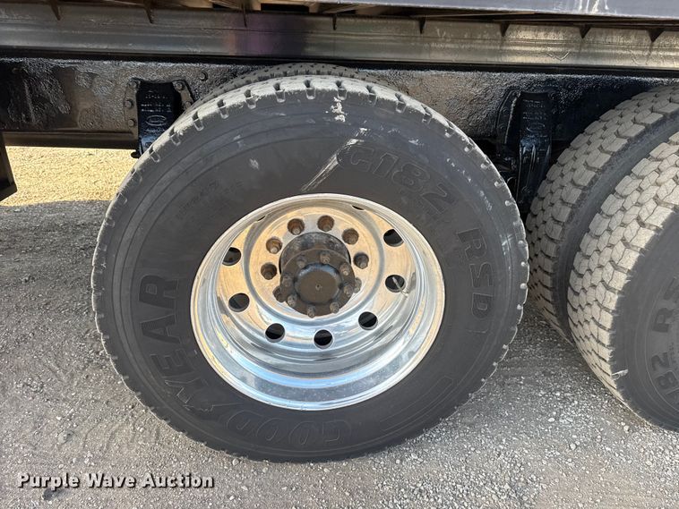 image for item EG2117 2008 Peterbilt 367 grapple crane truck