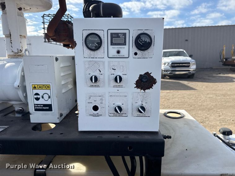 image for item EG2121 2011 EH Wachs Trac-L-Vac vacuum excavator