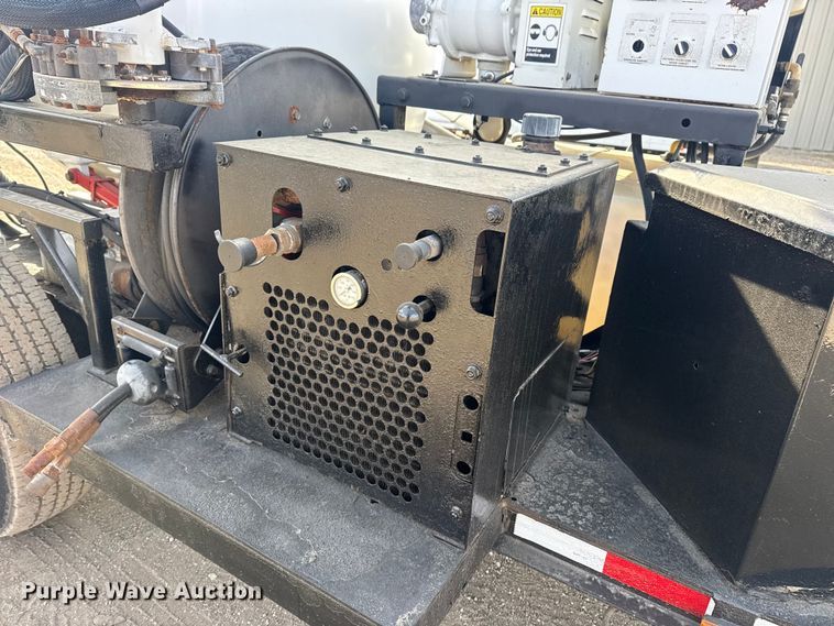 image for item EG2121 2011 EH Wachs Trac-L-Vac vacuum excavator