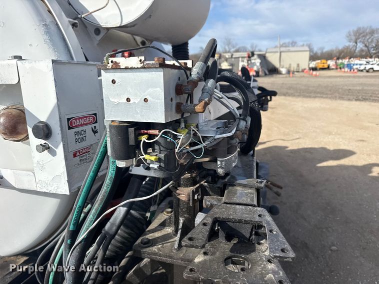 image for item EG2121 2011 EH Wachs Trac-L-Vac vacuum excavator