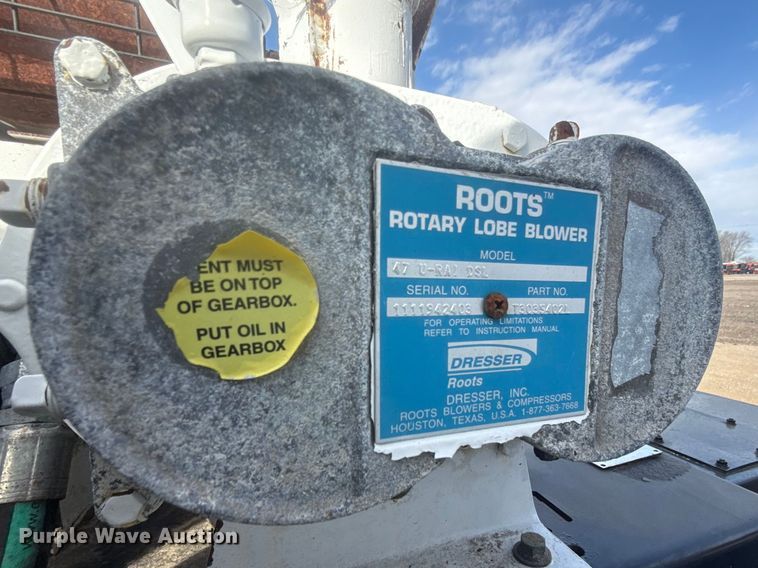 image for item EG2121 2011 EH Wachs Trac-L-Vac vacuum excavator