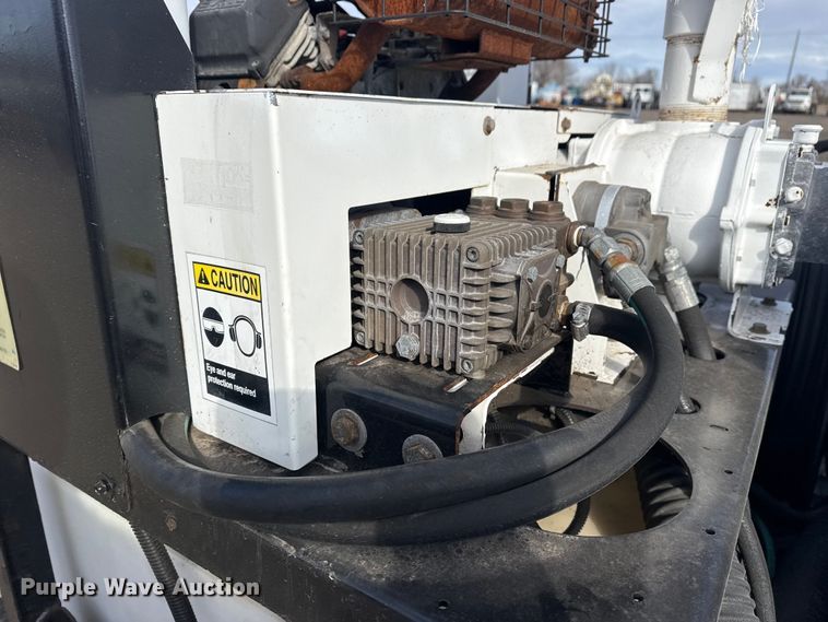 image for item EG2121 2011 EH Wachs Trac-L-Vac vacuum excavator