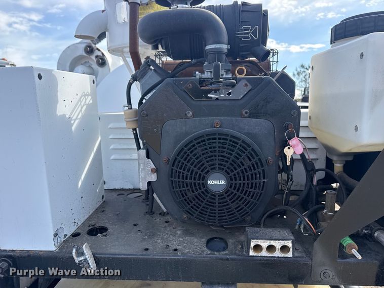 image for item EG2121 2011 EH Wachs Trac-L-Vac vacuum excavator