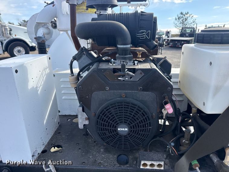 image for item EG2121 2011 EH Wachs Trac-L-Vac vacuum excavator