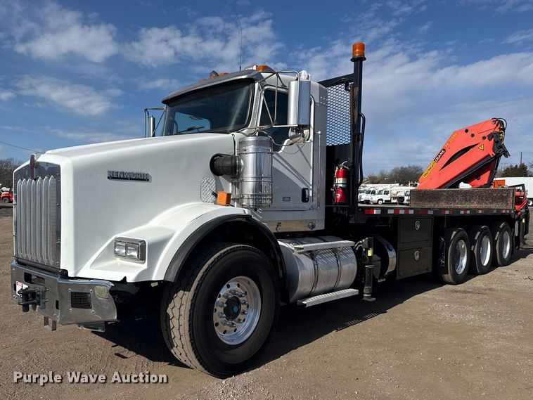 image for item EG2122 2013 Kenworth T800 crane truck