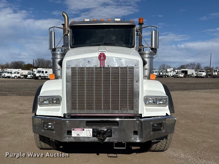 image for item EG2122 2013 Kenworth T800 crane truck