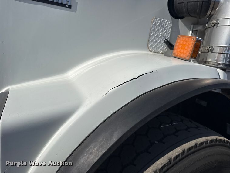 image for item EG2122 2013 Kenworth T800 crane truck