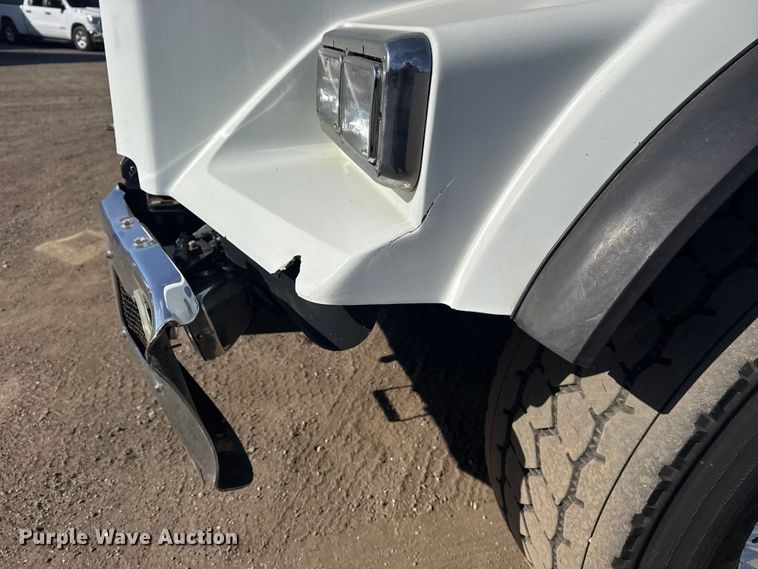 image for item EG2122 2013 Kenworth T800 crane truck