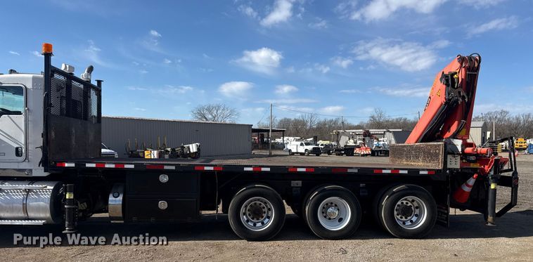 image for item EG2122 2013 Kenworth T800 crane truck