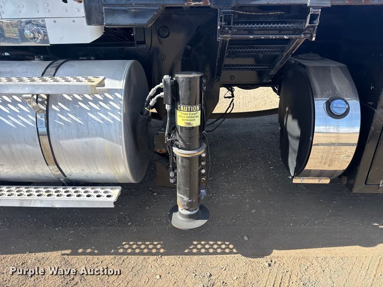 image for item EG2122 2013 Kenworth T800 crane truck