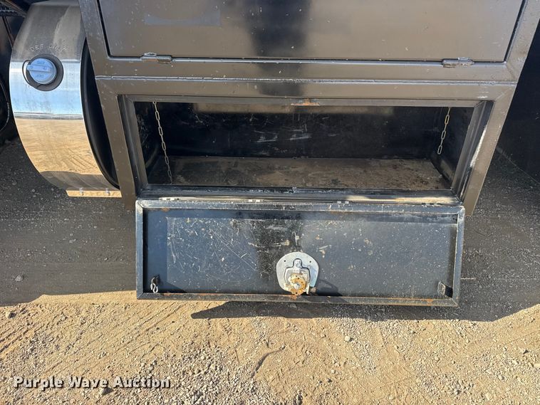 image for item EG2122 2013 Kenworth T800 crane truck