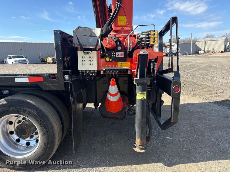 image for item EG2122 2013 Kenworth T800 crane truck