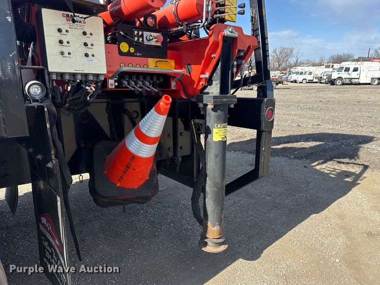 image for item EG2122 2013 Kenworth T800 crane truck