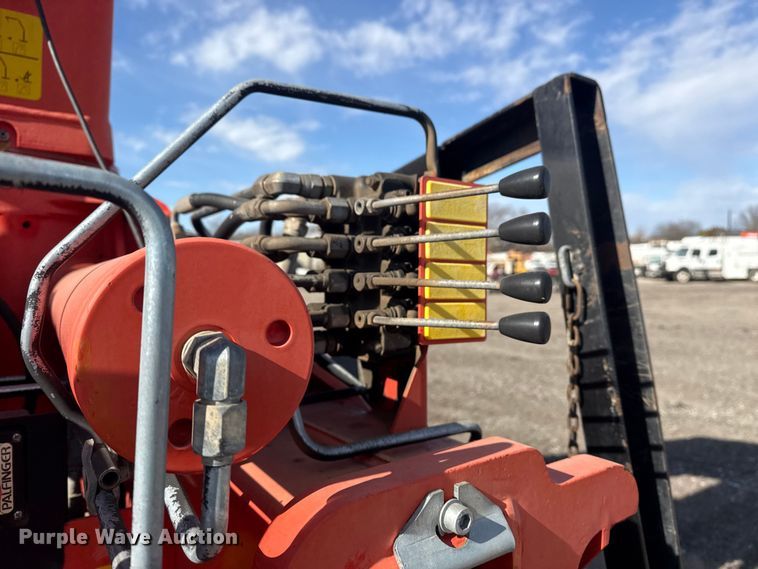 image for item EG2122 2013 Kenworth T800 crane truck