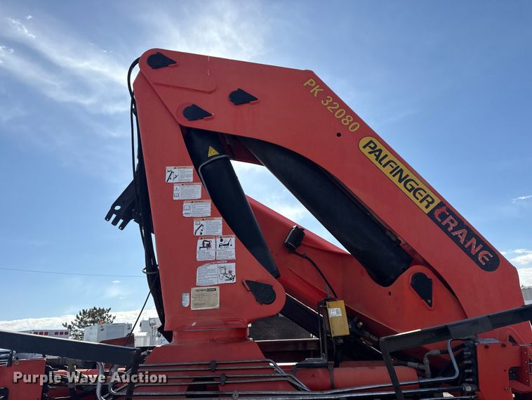 image for item EG2122 2013 Kenworth T800 crane truck