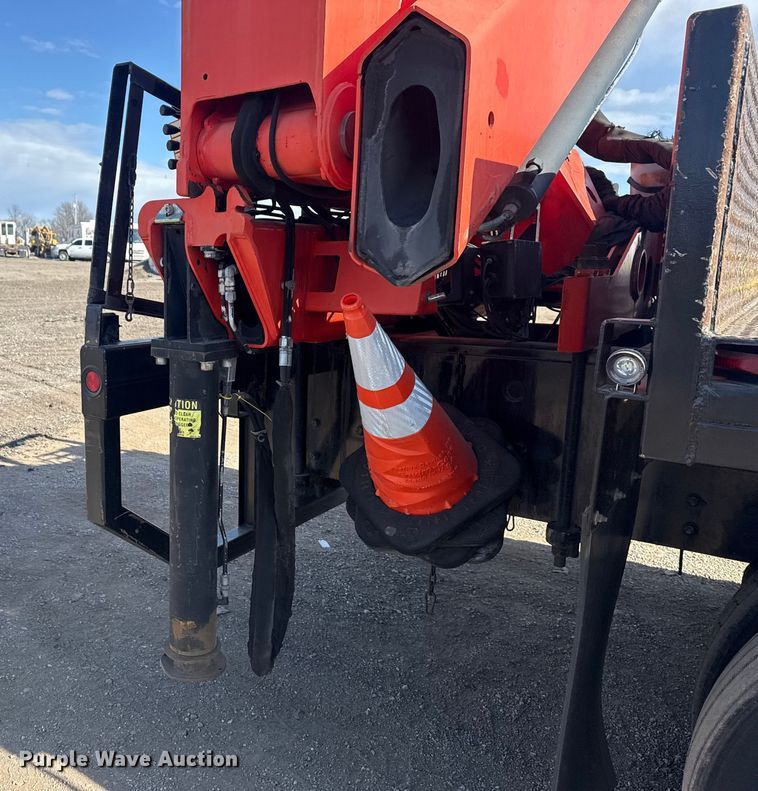 image for item EG2122 2013 Kenworth T800 crane truck