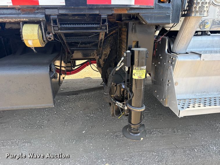 image for item EG2122 2013 Kenworth T800 crane truck