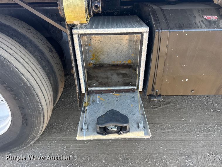 image for item EG2122 2013 Kenworth T800 crane truck