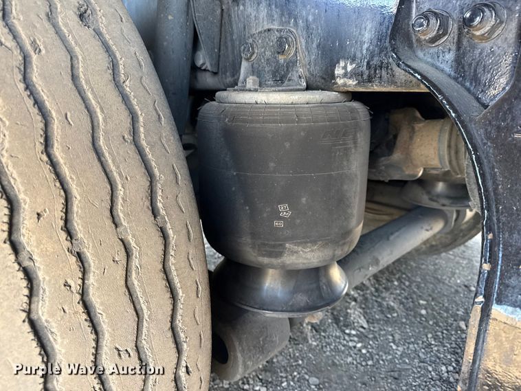 image for item EG2122 2013 Kenworth T800 crane truck