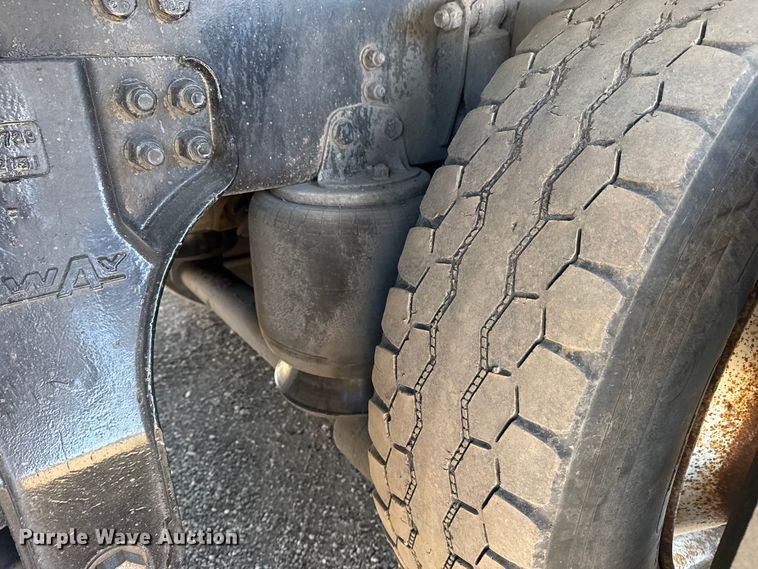 image for item EG2122 2013 Kenworth T800 crane truck