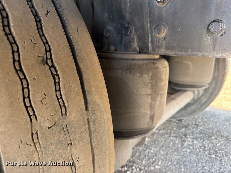 image for item EG2122 2013 Kenworth T800 crane truck