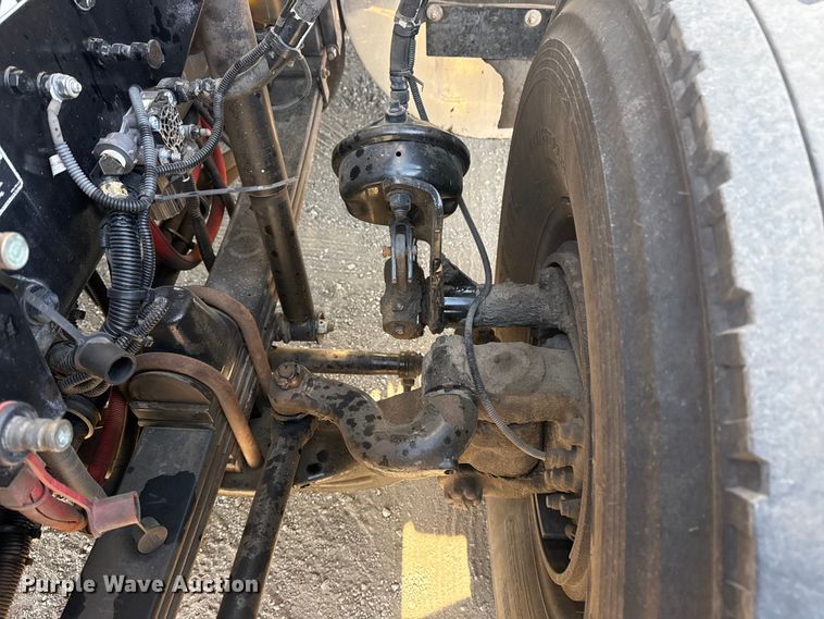 image for item EG2122 2013 Kenworth T800 crane truck