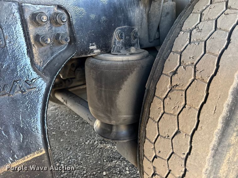 image for item EG2122 2013 Kenworth T800 crane truck