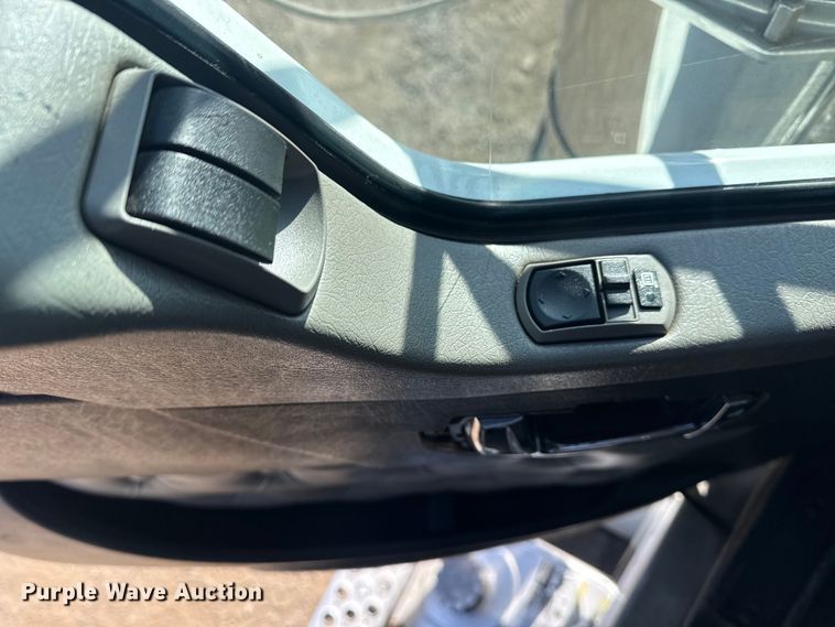 image for item EG2122 2013 Kenworth T800 crane truck